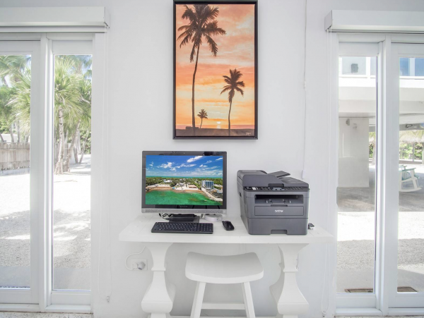 Islamorada Three Bedroom Home with Full Ocean View & Pool